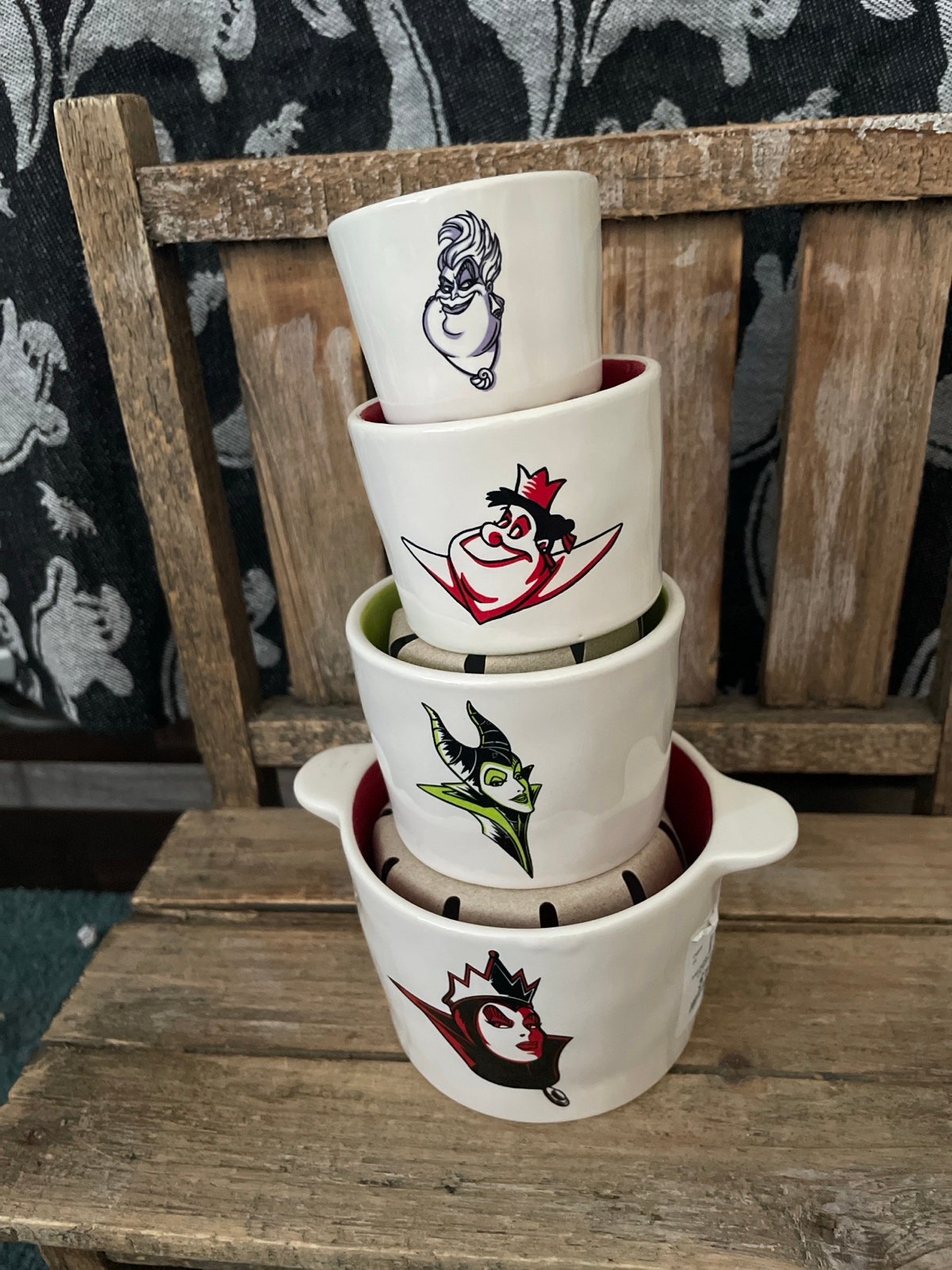 Rae Dunn villian measuring cups