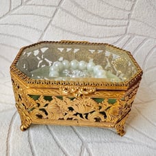 Vintage Filigree Dogwood Jewelry Box Beveled Glass Goldtone velvet lined padded
