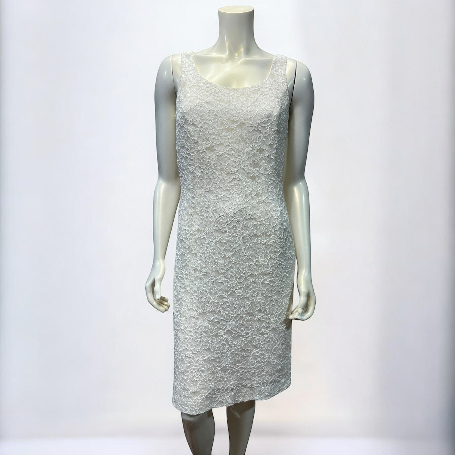 Tahari Lux Elegant White Lace Sheath Dress - Size 8 - Perfect for Wedding Events
