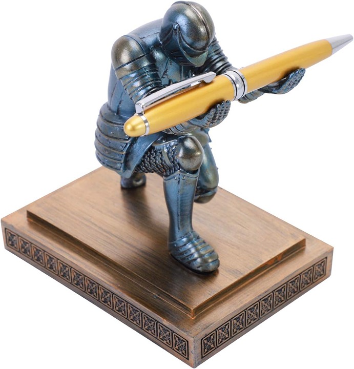 Knight Pen Holder Desk Ornament Resin Pencil Holders Desk Accessories and Organi