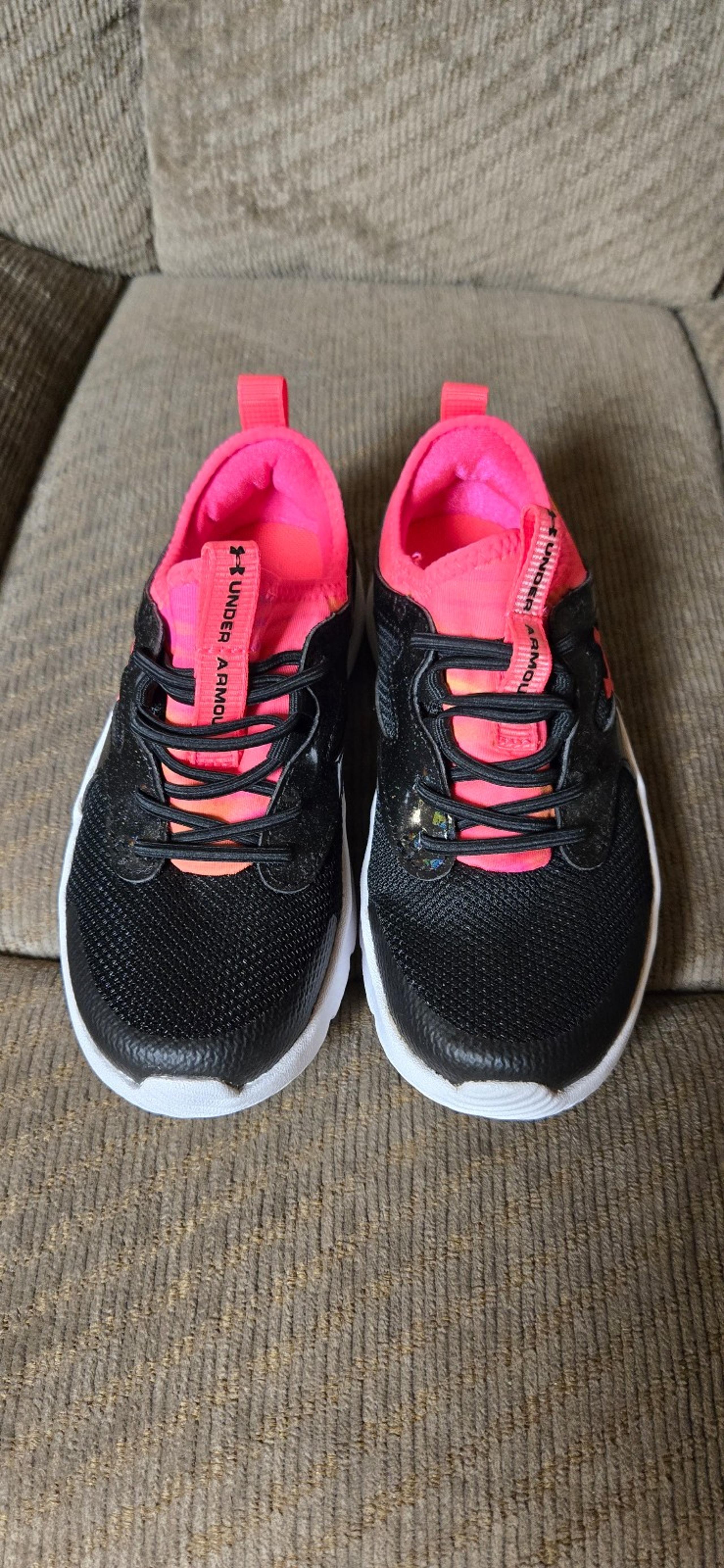 GIRLS Under Armour sneakers