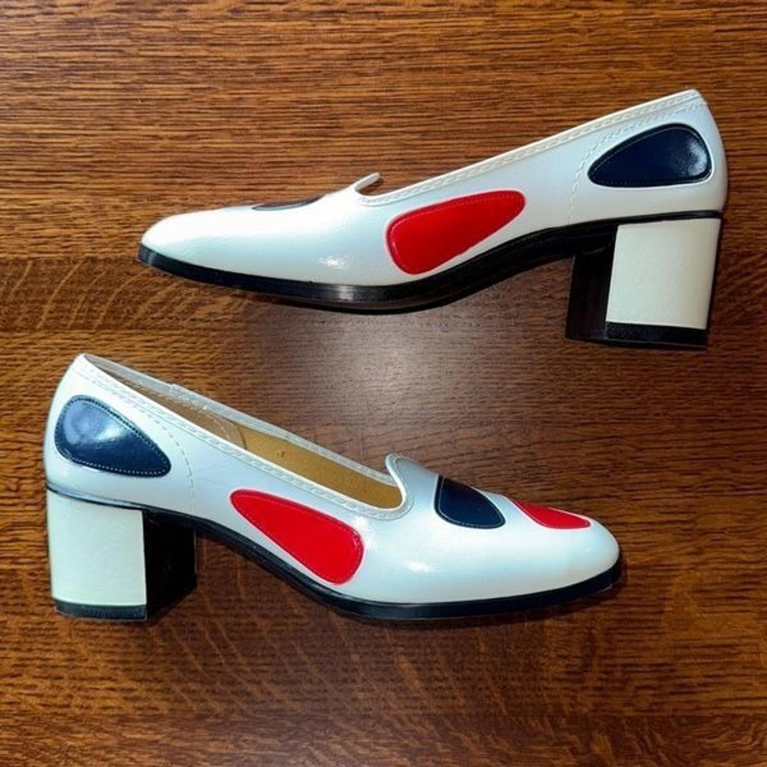 Vintage 60s MOD Beatnik Patent Square Toe Heels Size 7B