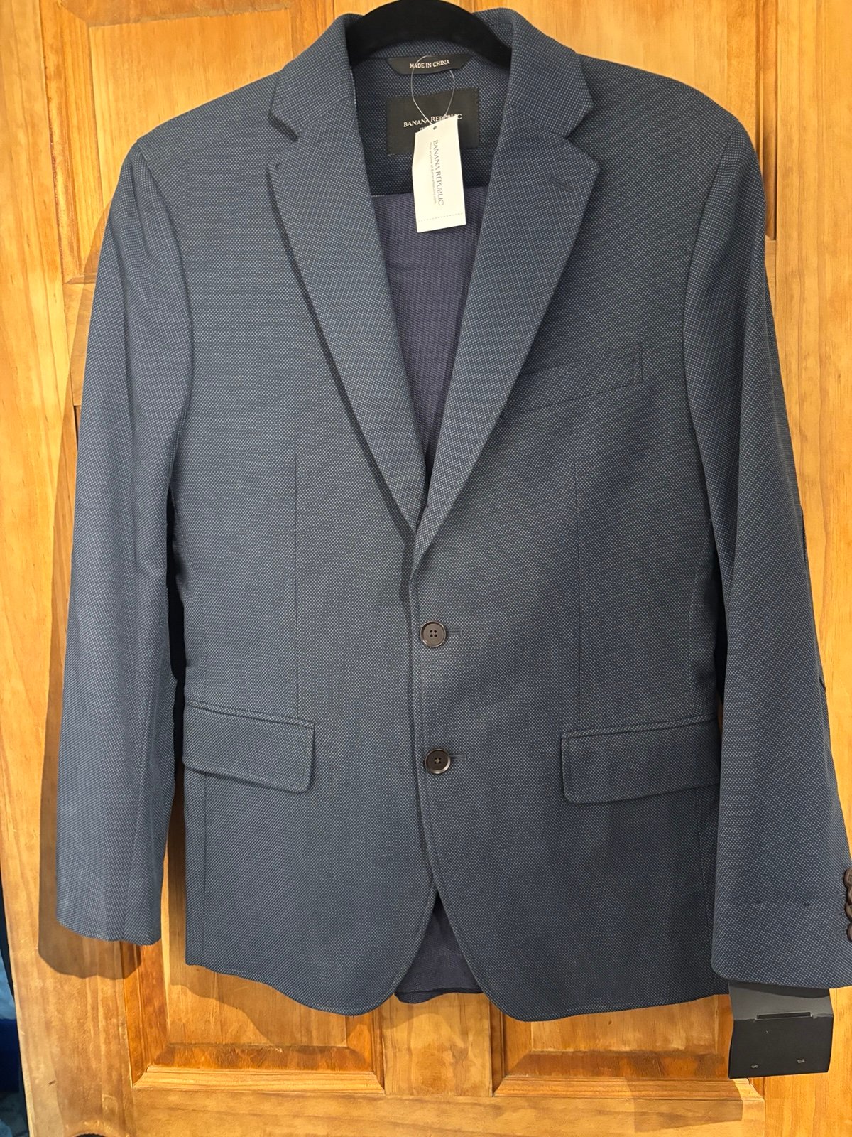 Men’s Banana Republic suit