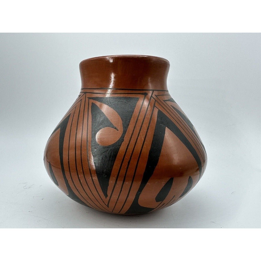 Mata Ortiz Pottery Vase Sofia De Tena Mexican Pottery