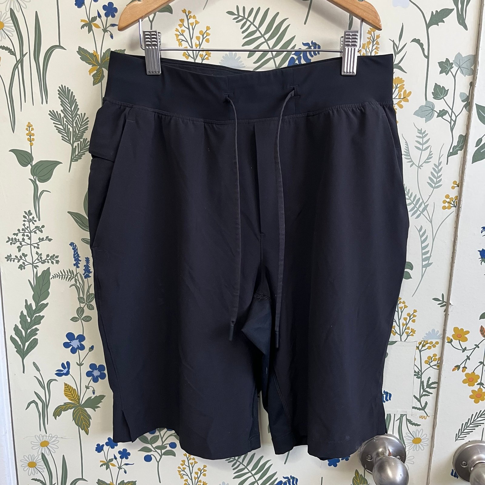 Lululemon T.H.E. Short 9 *Linerless Size Small