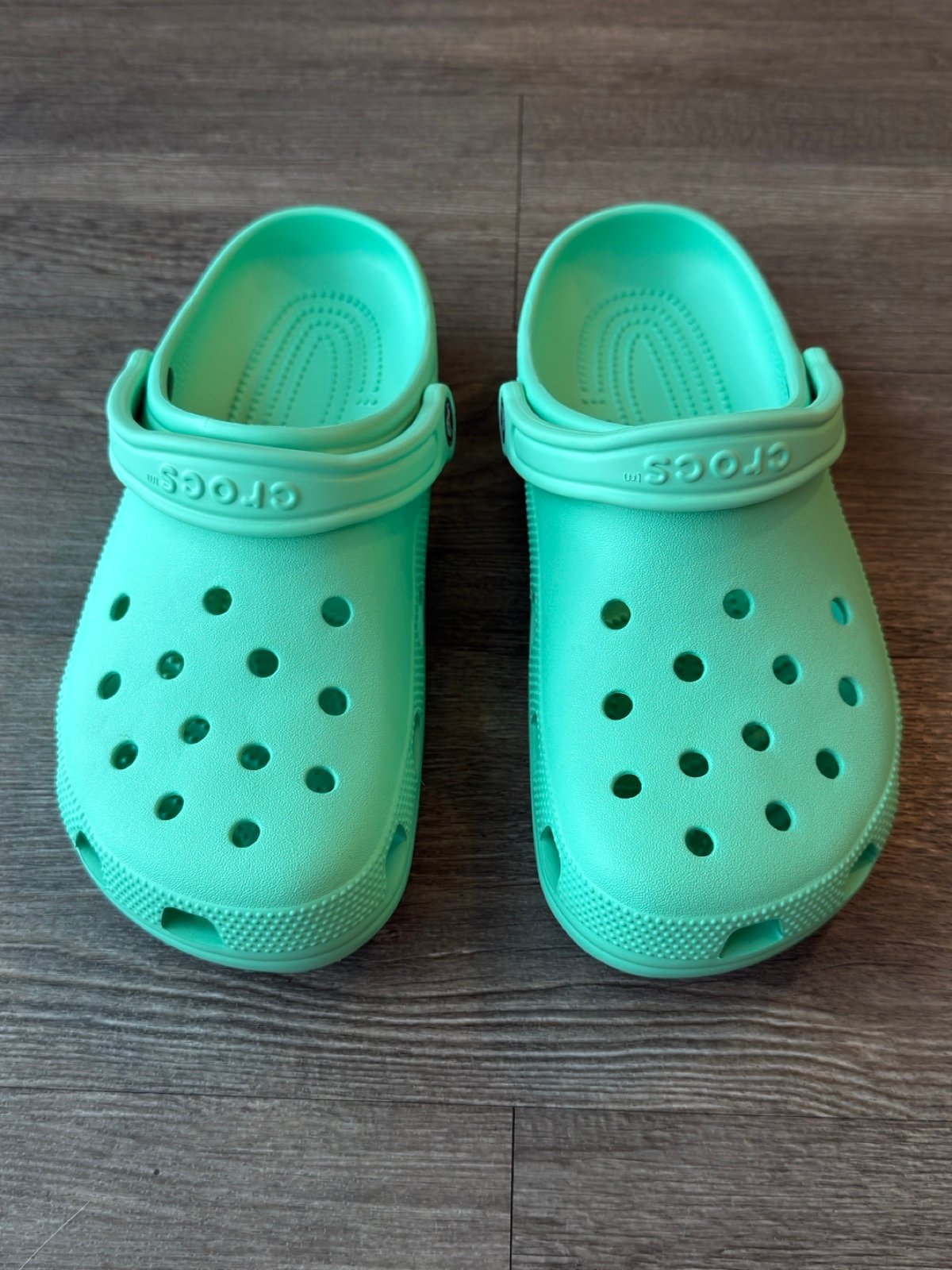 Pistachio Crocs M9/W11
