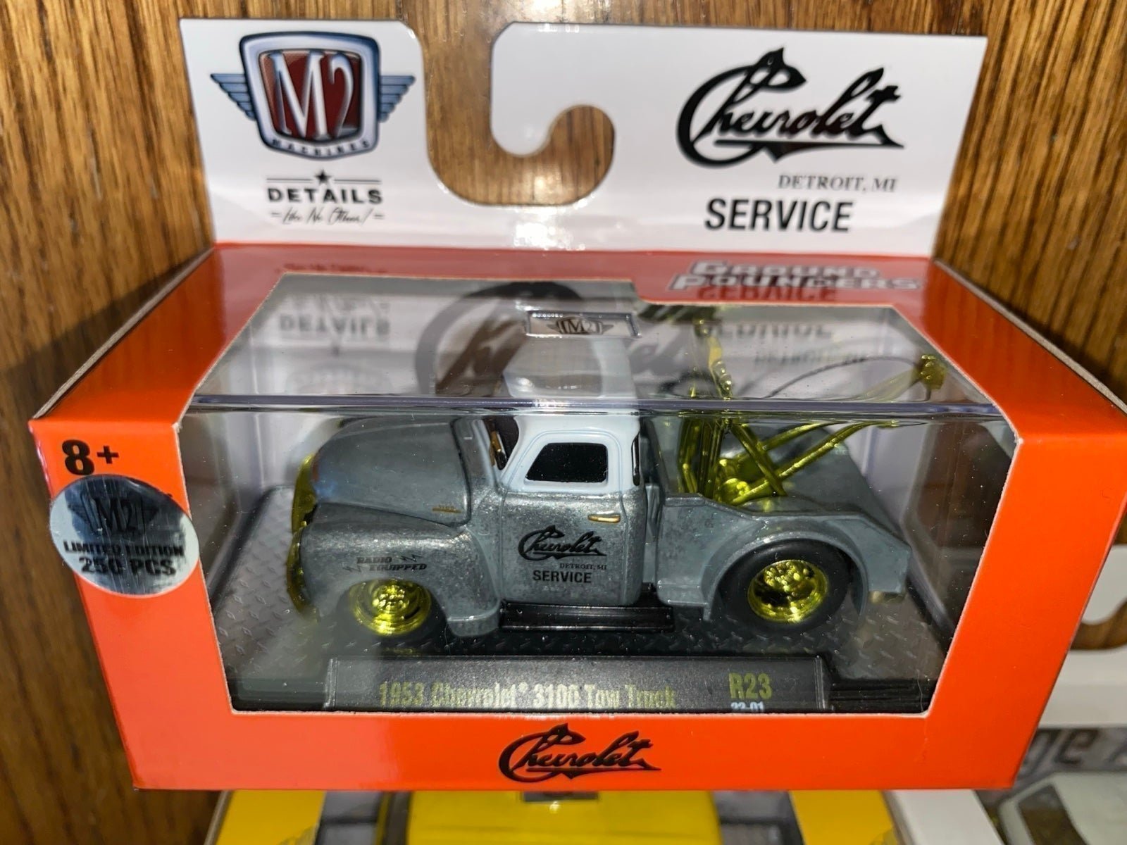 m2 machines raw 1/250 1953 Chevrolet 3100 tow truck r23 chase
