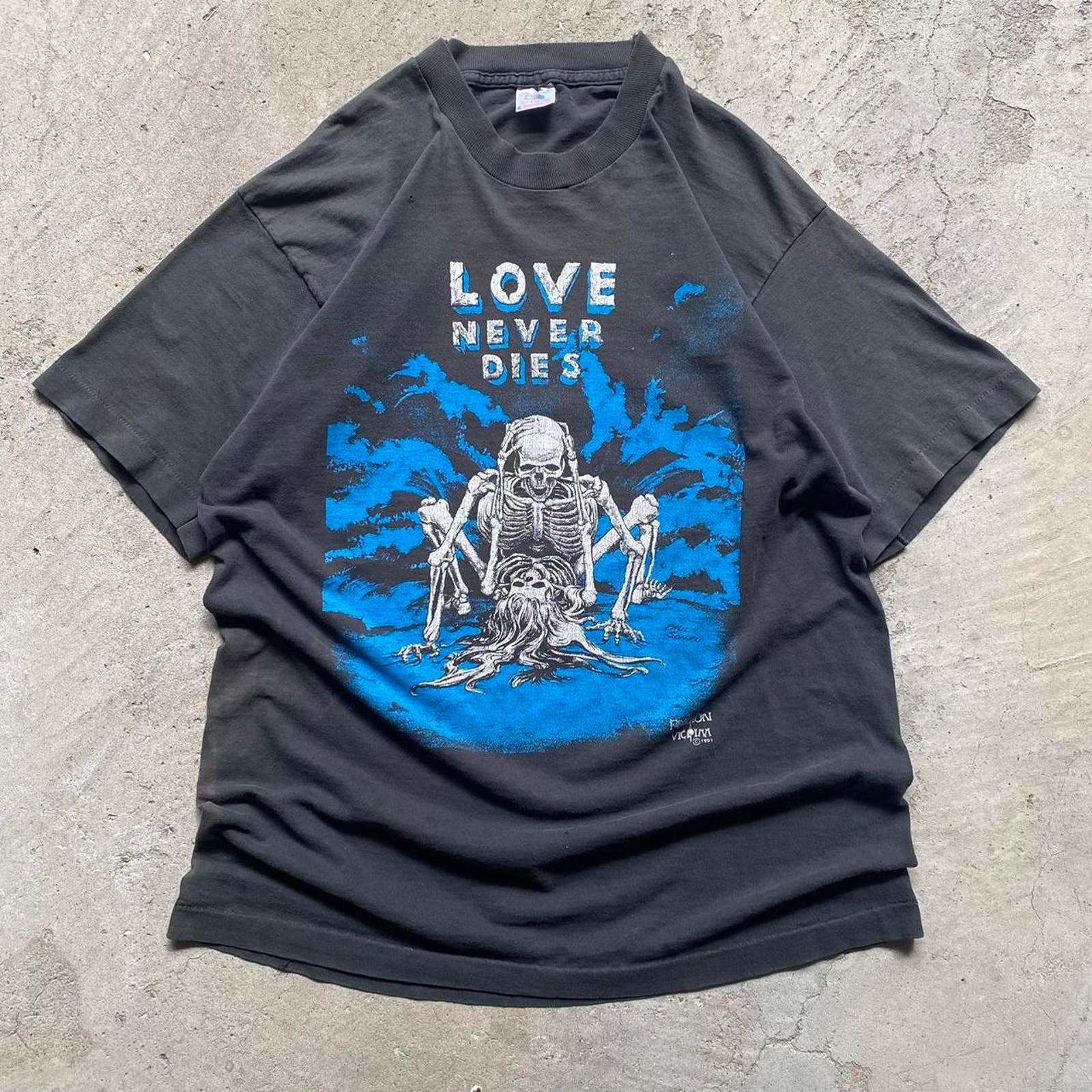 Sickest distressed 1991 love never dies tee