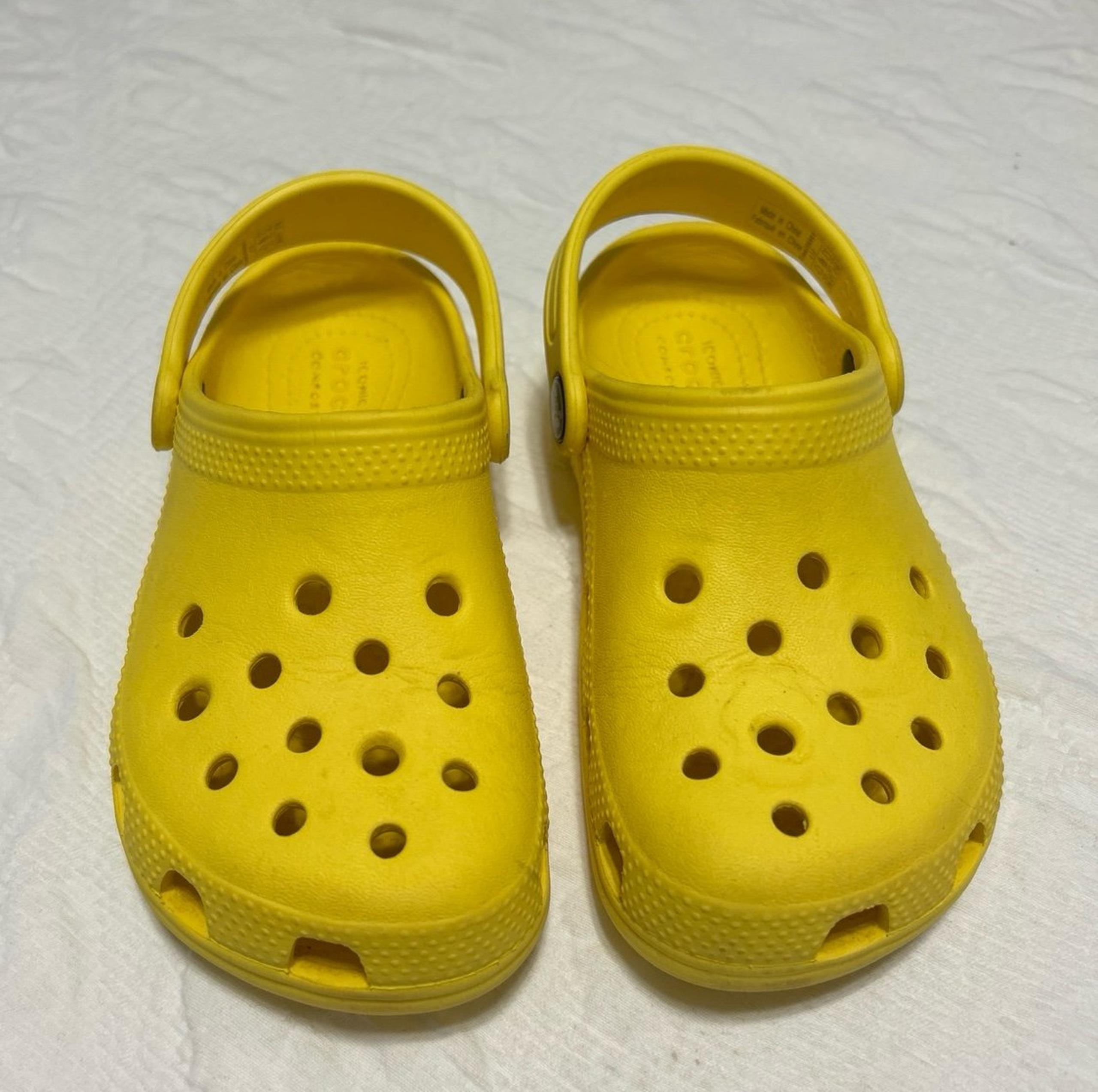 Crocs Color Yellow, size C12.