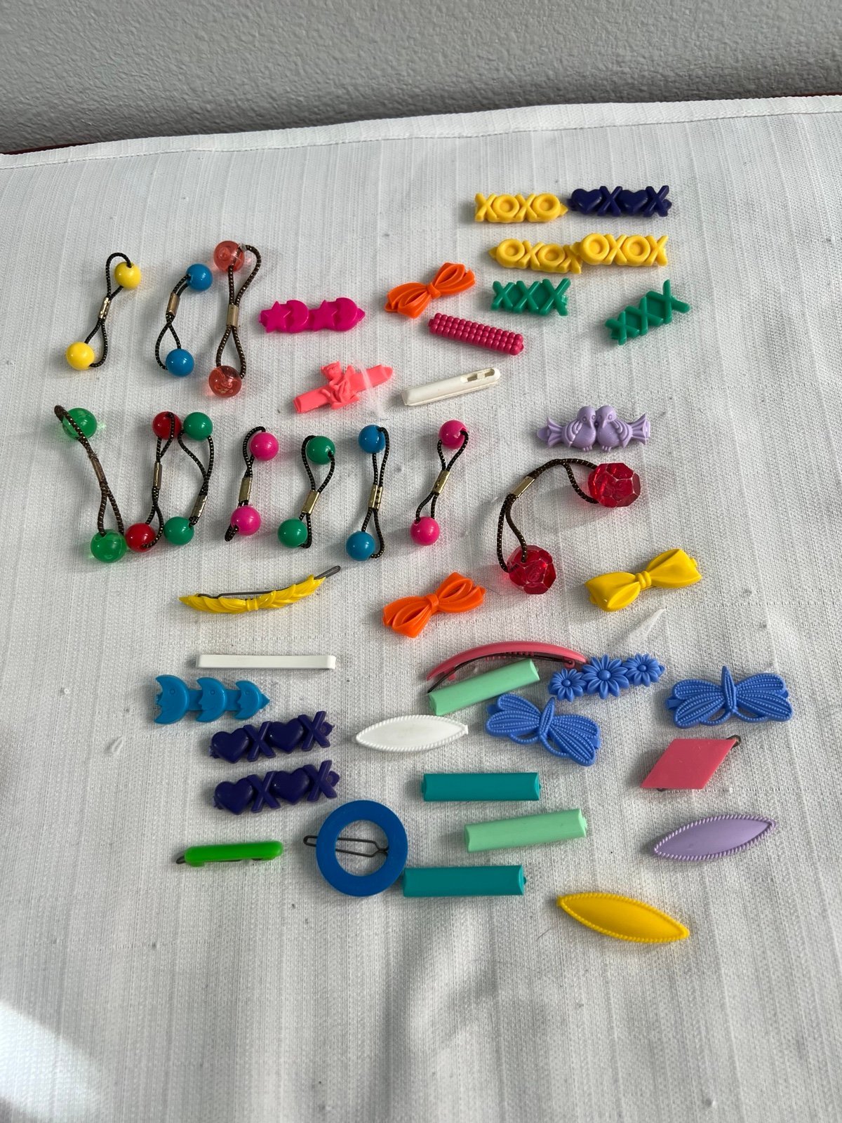 Lot of 44 vintage barrettes and hair ties