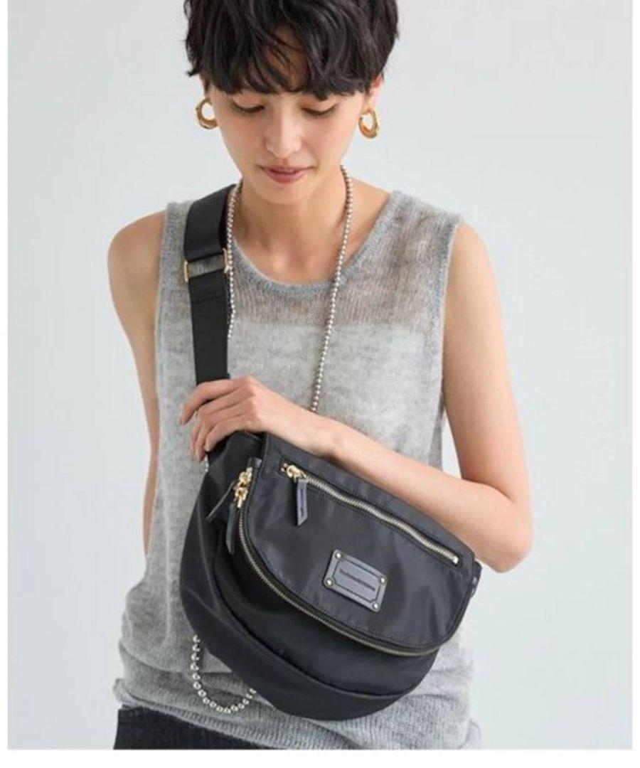 Clean 7-Pocket Shoulder Bag