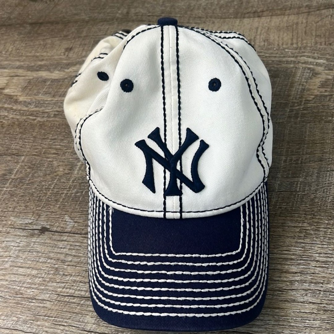 New York Yankees White and Navy Stitched Adjustable Hat