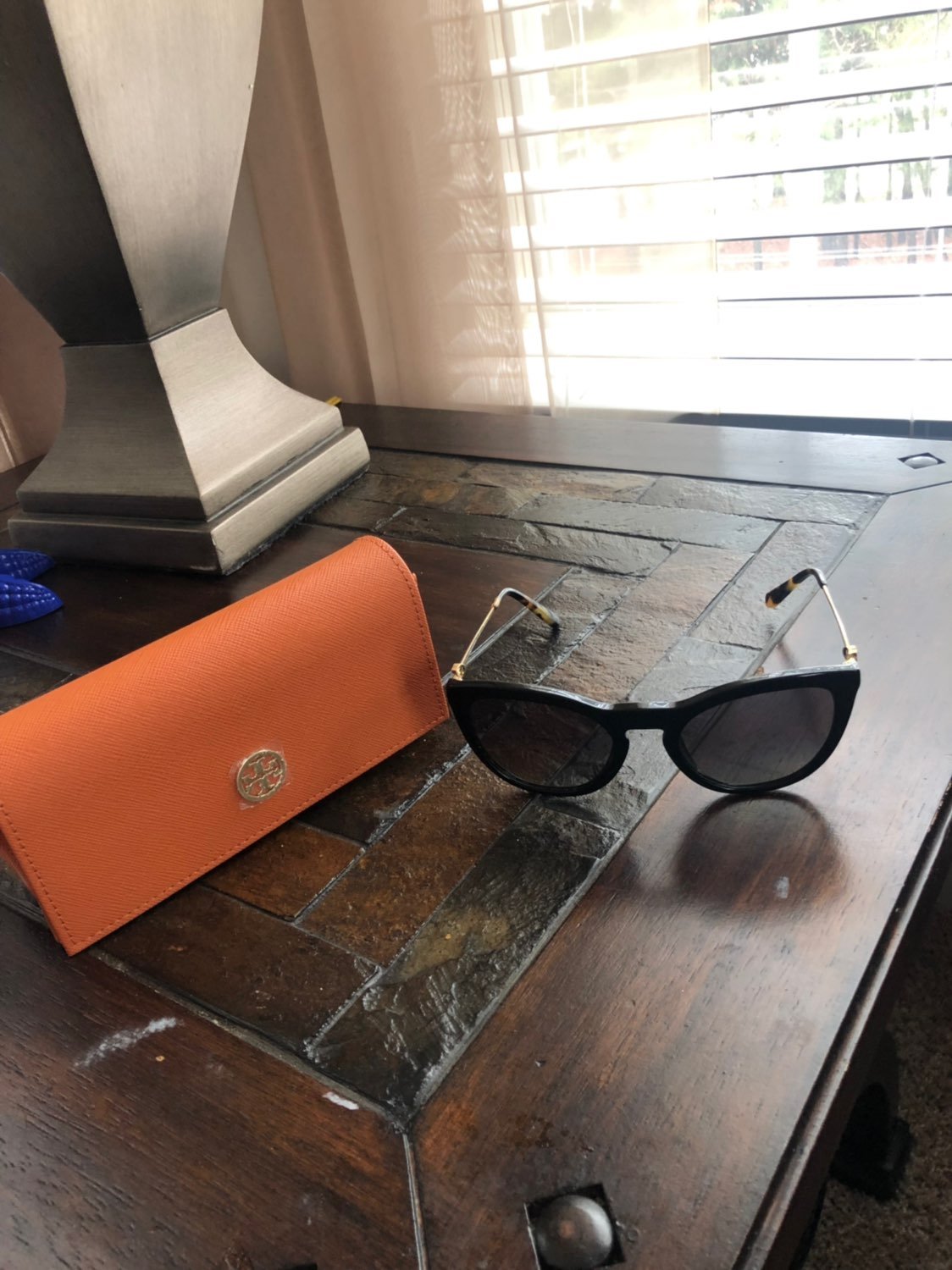 Tory Burchsunglasses brand new