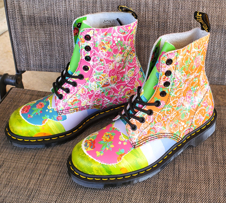 Dr Martens PASCAL DAZE Neon Cats Bunnies Floral Print Leather Boots 8 W US EU 38