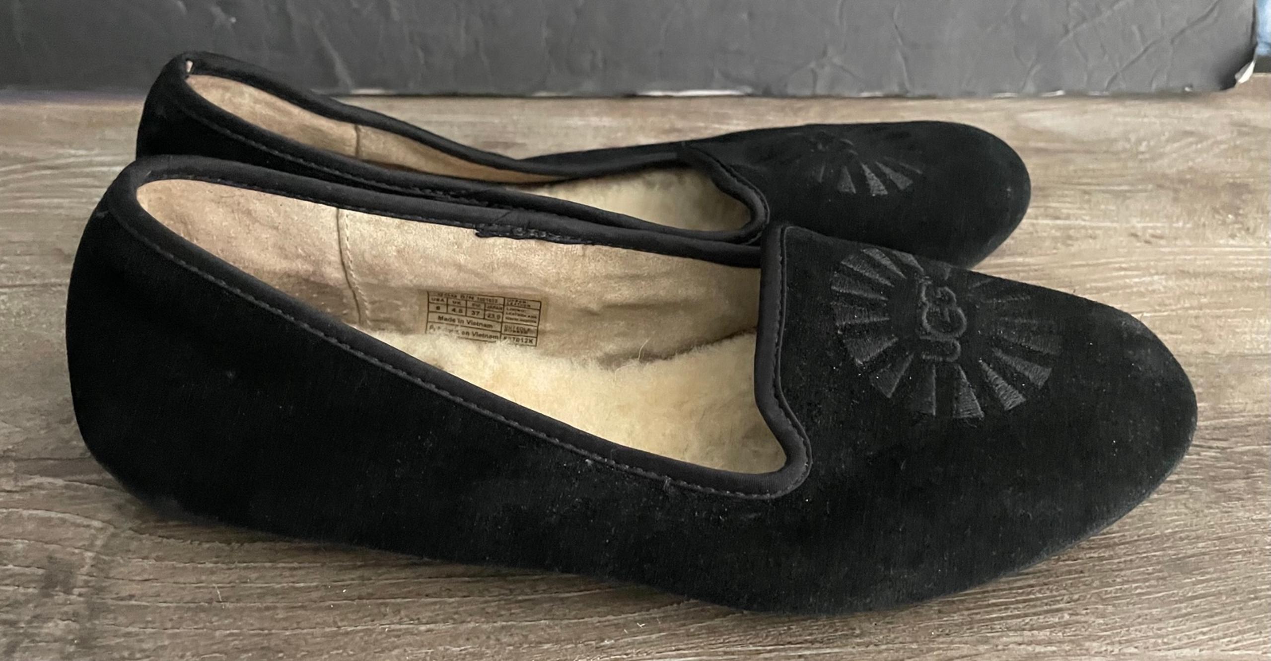 UGG Australia Black Suede Slip-On lined Genuine sheepskin Flat Slippers size 6