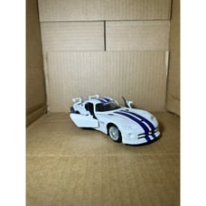 Maisto 1:24 Dodge Viper Gt2 White Diecast