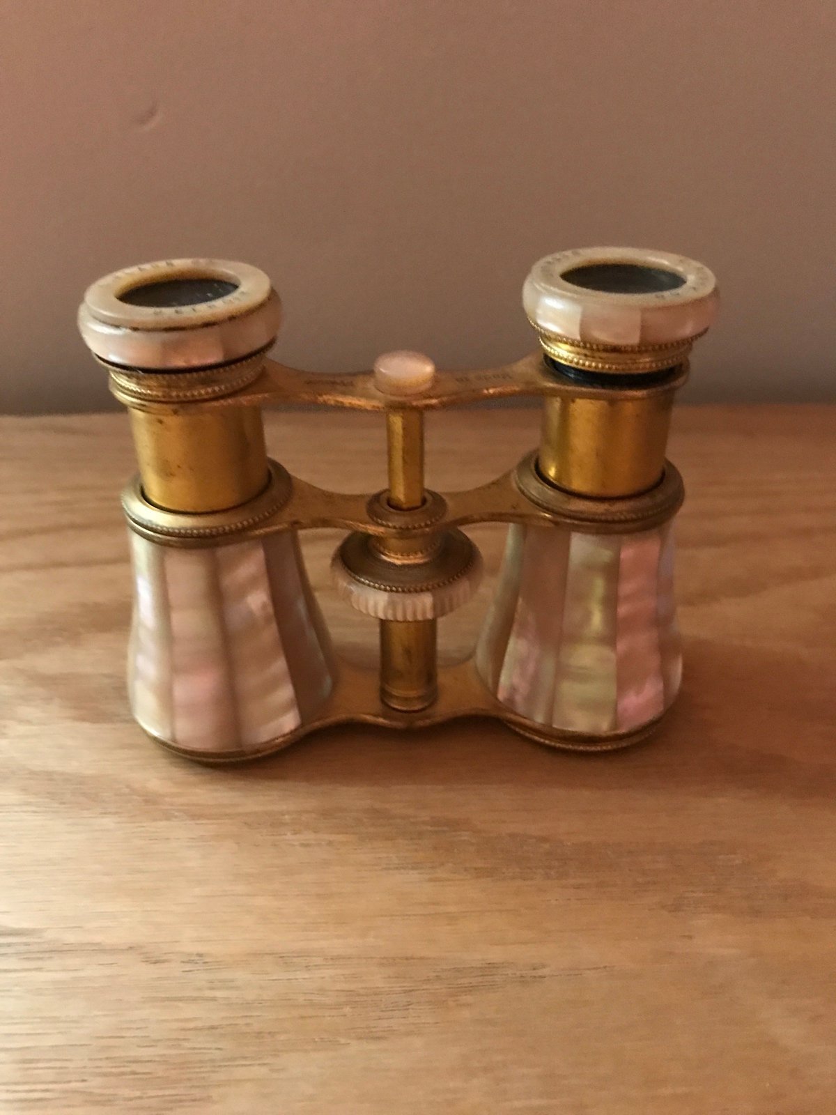opera glasses, mother of pearl made in France. Circa 19th century.