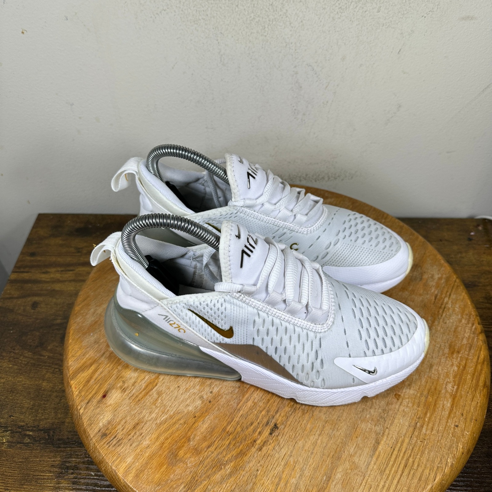 Nike Air Max 270 Womens White Gold Athletic Running Shoes Size 6.5 DM3080-100