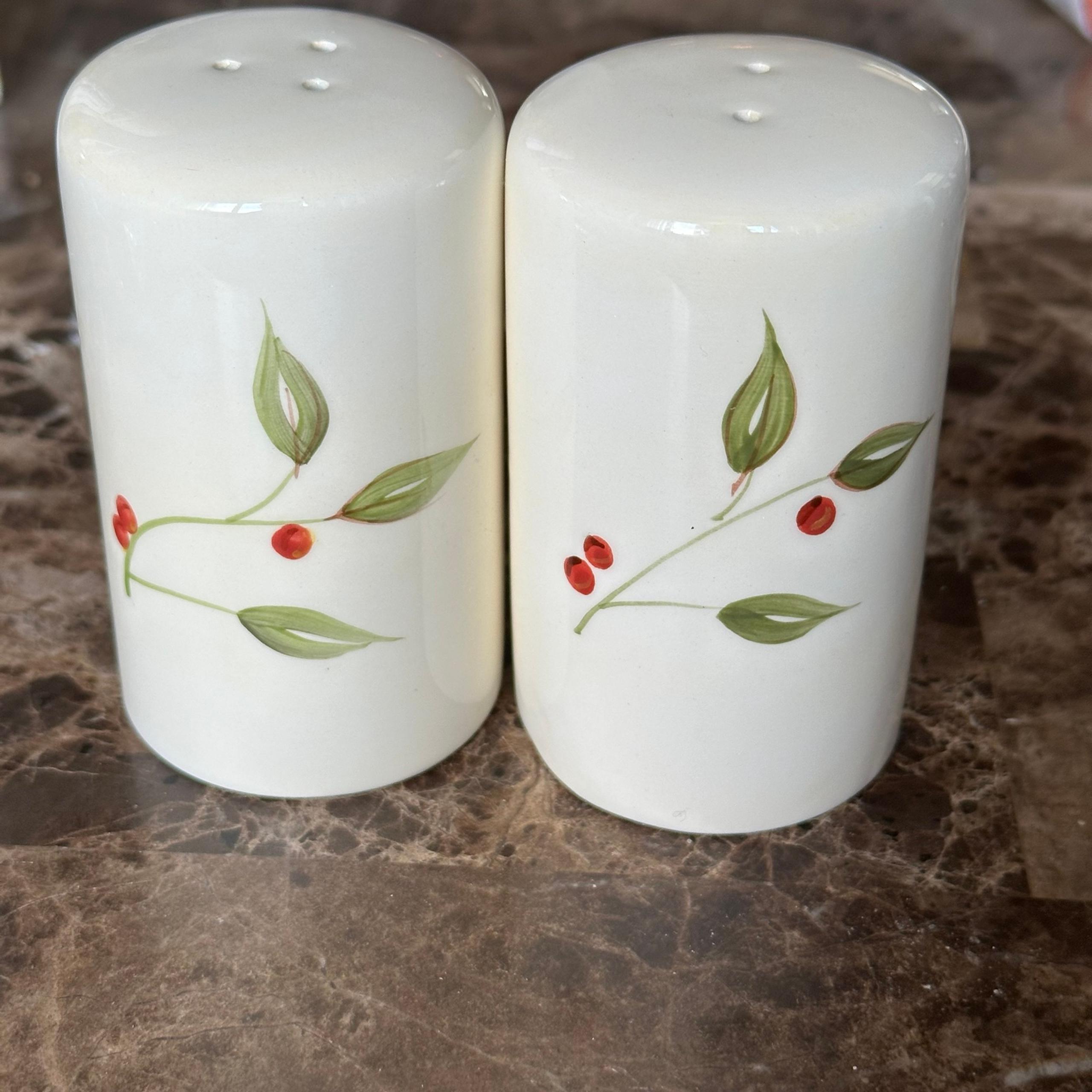 Target Home Sslt And Pepper Shakers Vine/Berries NWOT