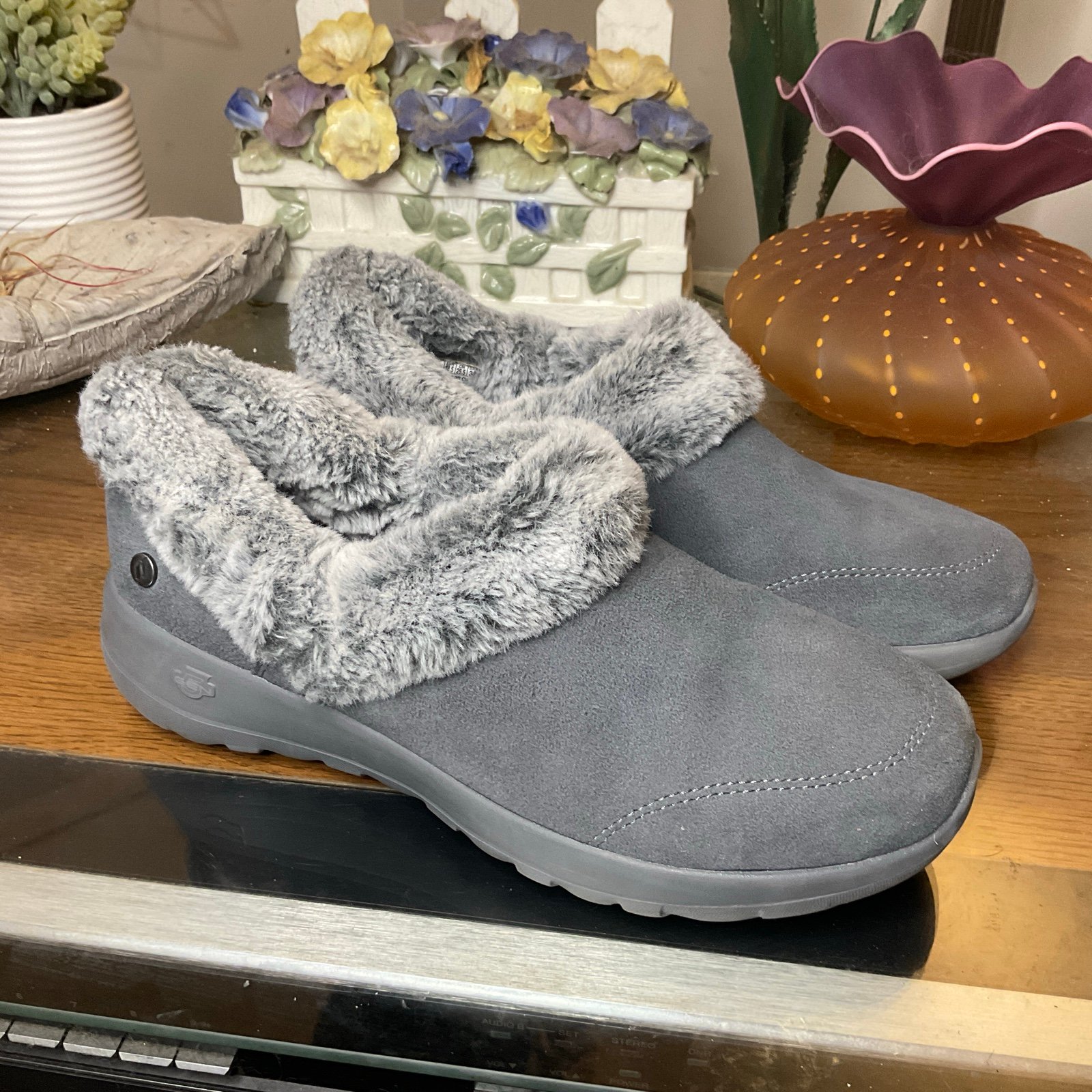 SKECHERS ON-THE-GO JOY COZY LIFE SLIP ONS 8.5