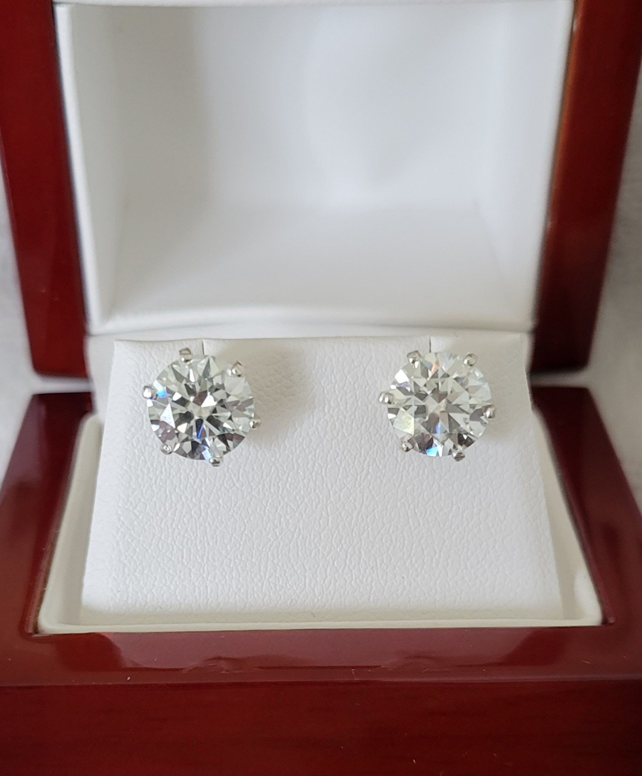New 4ct Certified Moissanite Stud Earrings