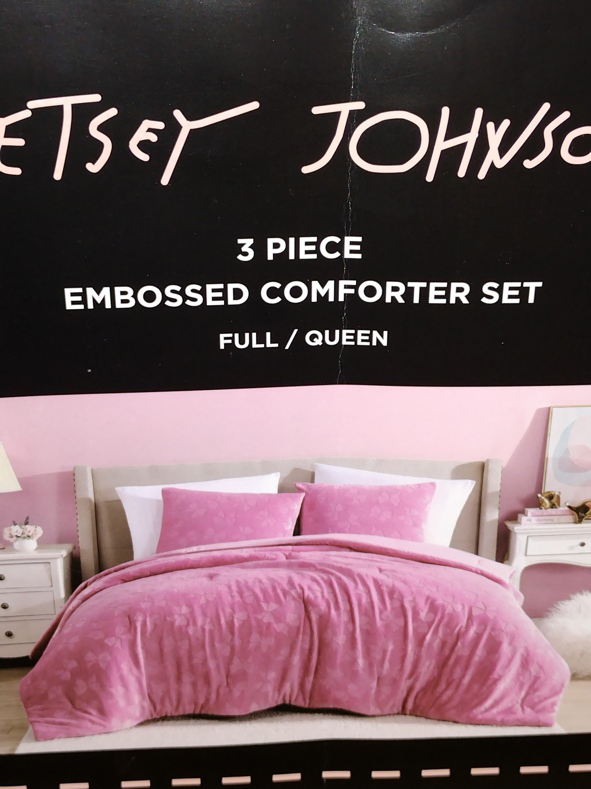 BETSEY JOHNSON 3 PIECE BED SET QUEEN SIZE BETSEY JOHNSON EMBOSSED COMFORTER SET.