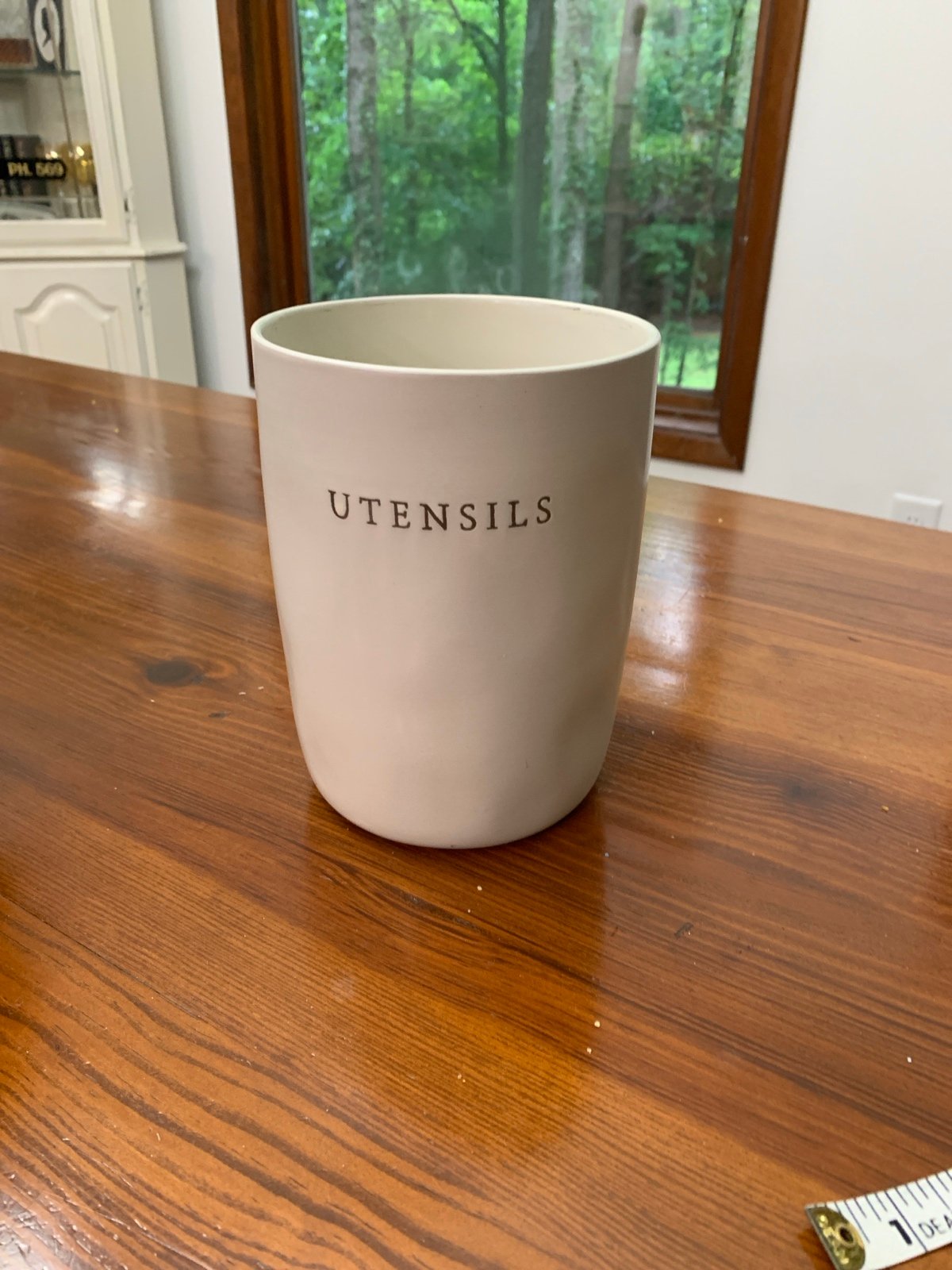Utensils holder