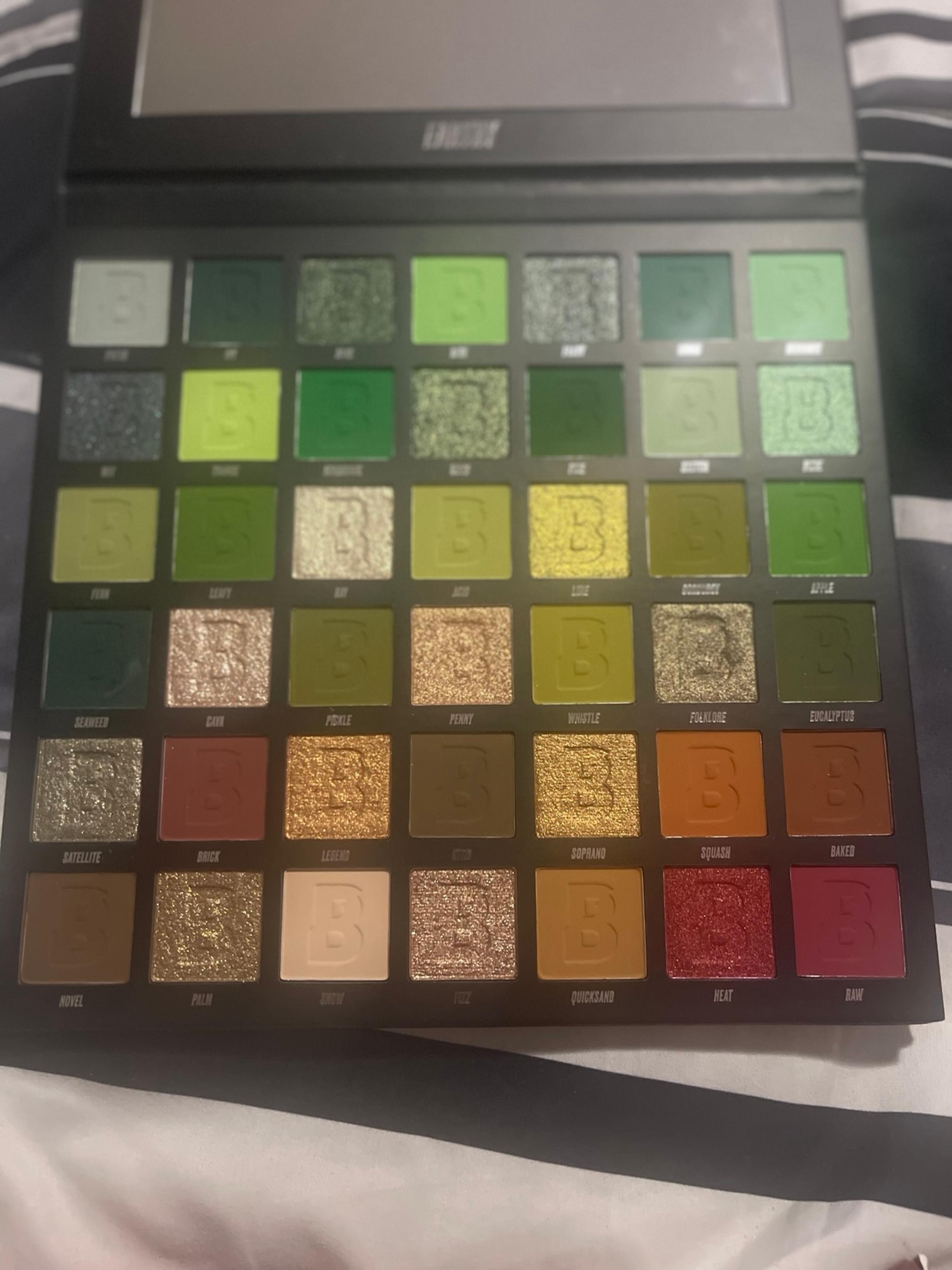 Beauty bay Earthy large eyeshadow palette