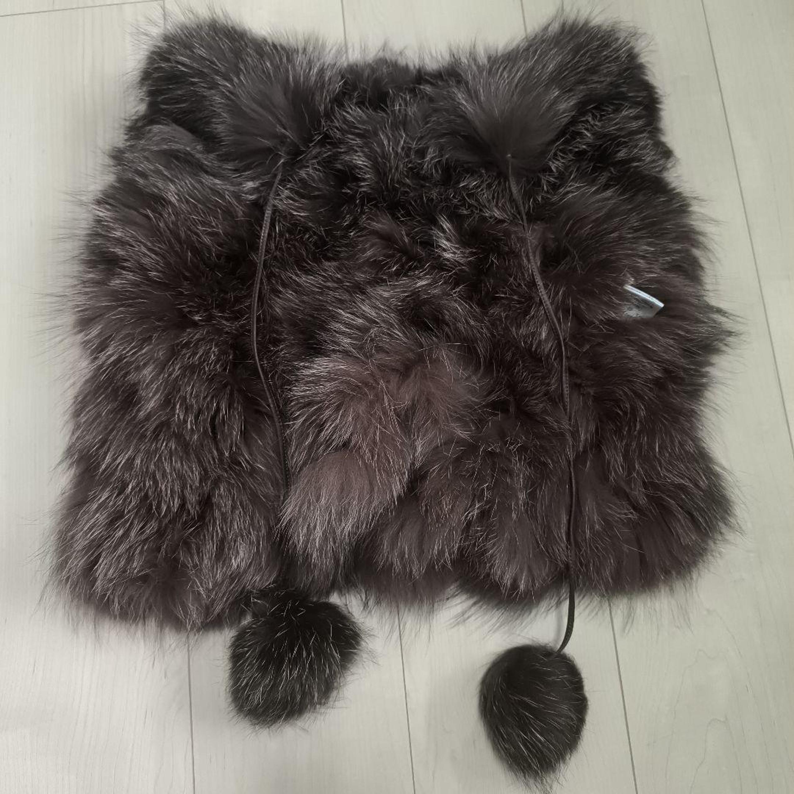 Fur scarf? Neck warmer?