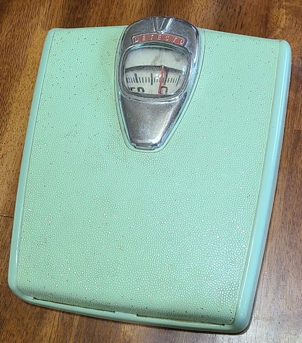 Vintage 50s bathroom scale