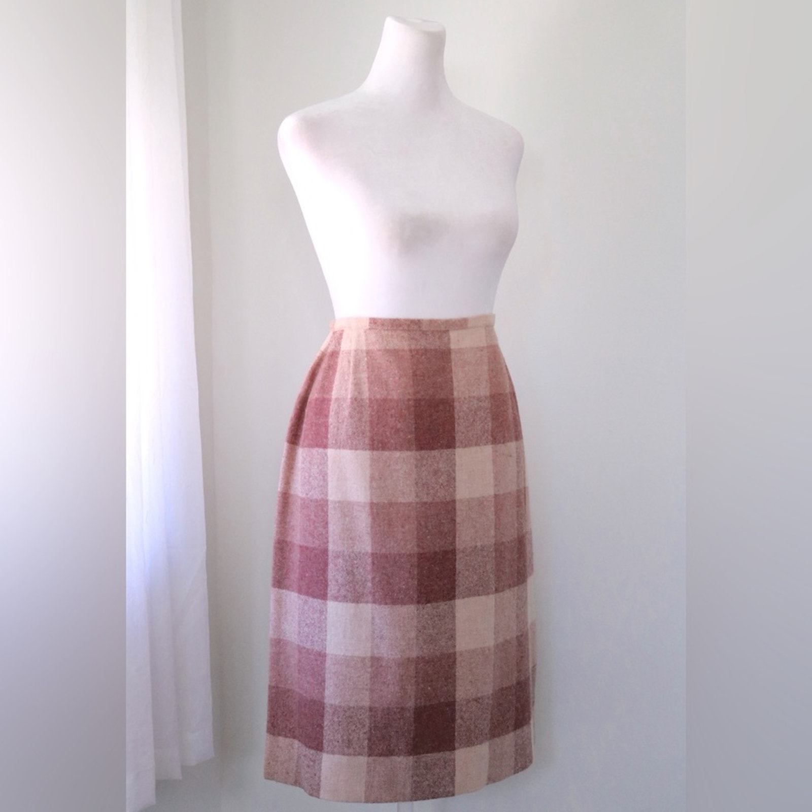 mid length skirts 70s