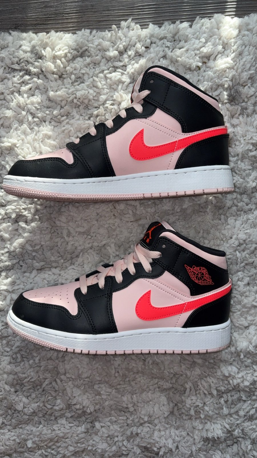 Air Jordan 1 Mid GS 'Black Pink Crimson' size 5.5Y