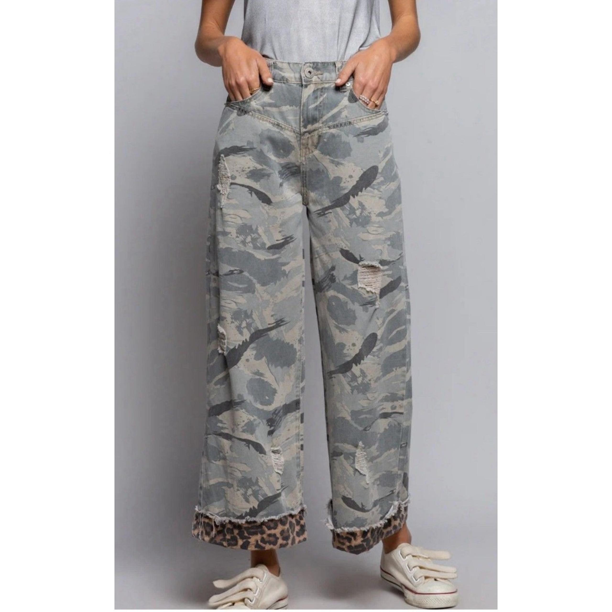 POL Never Before Seen CAM-LEO Pants Wide Leg Cropped Mixed Print Women Small 28