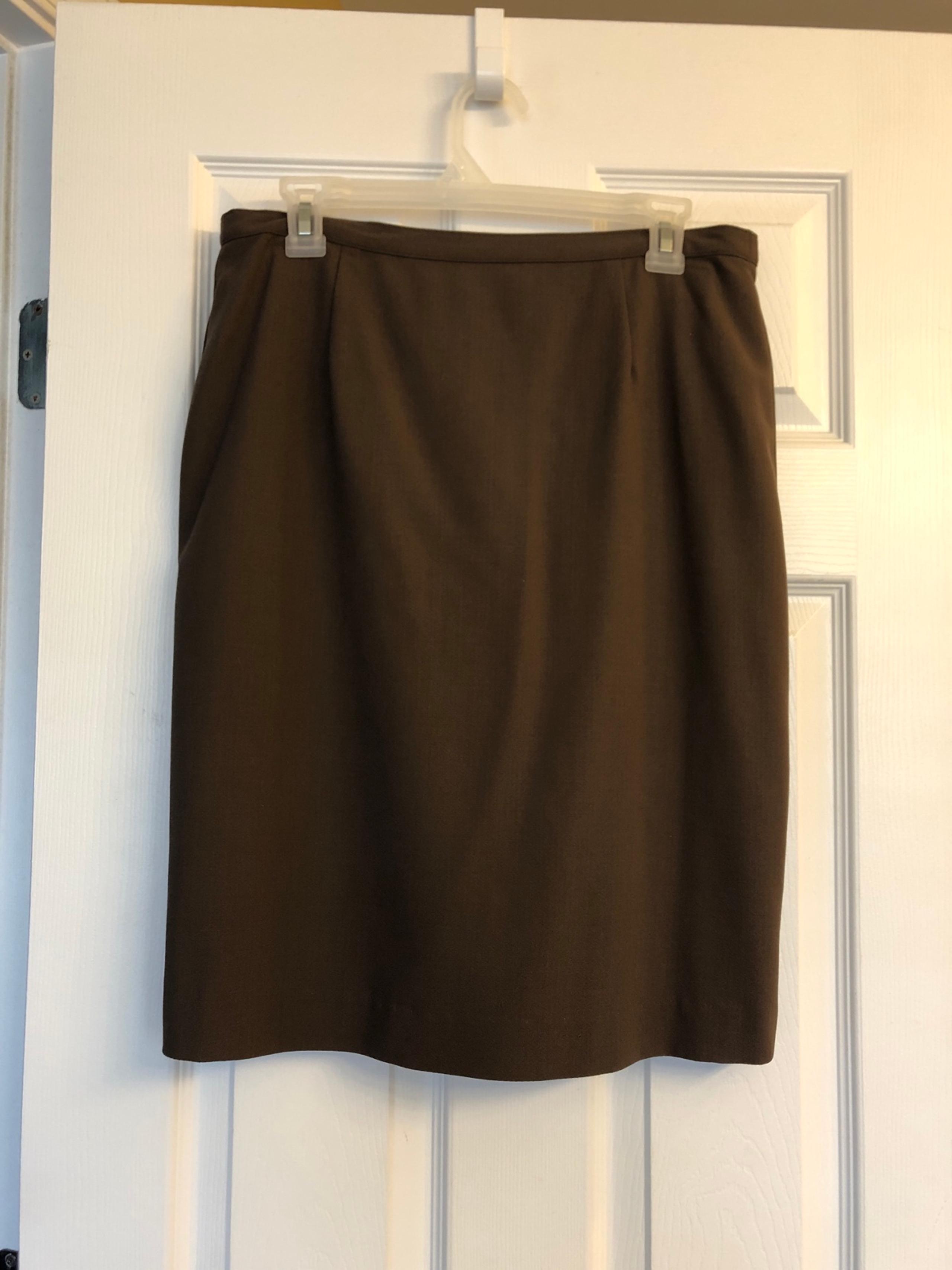 Career pencil skirt L mocha choc nice runs smaller