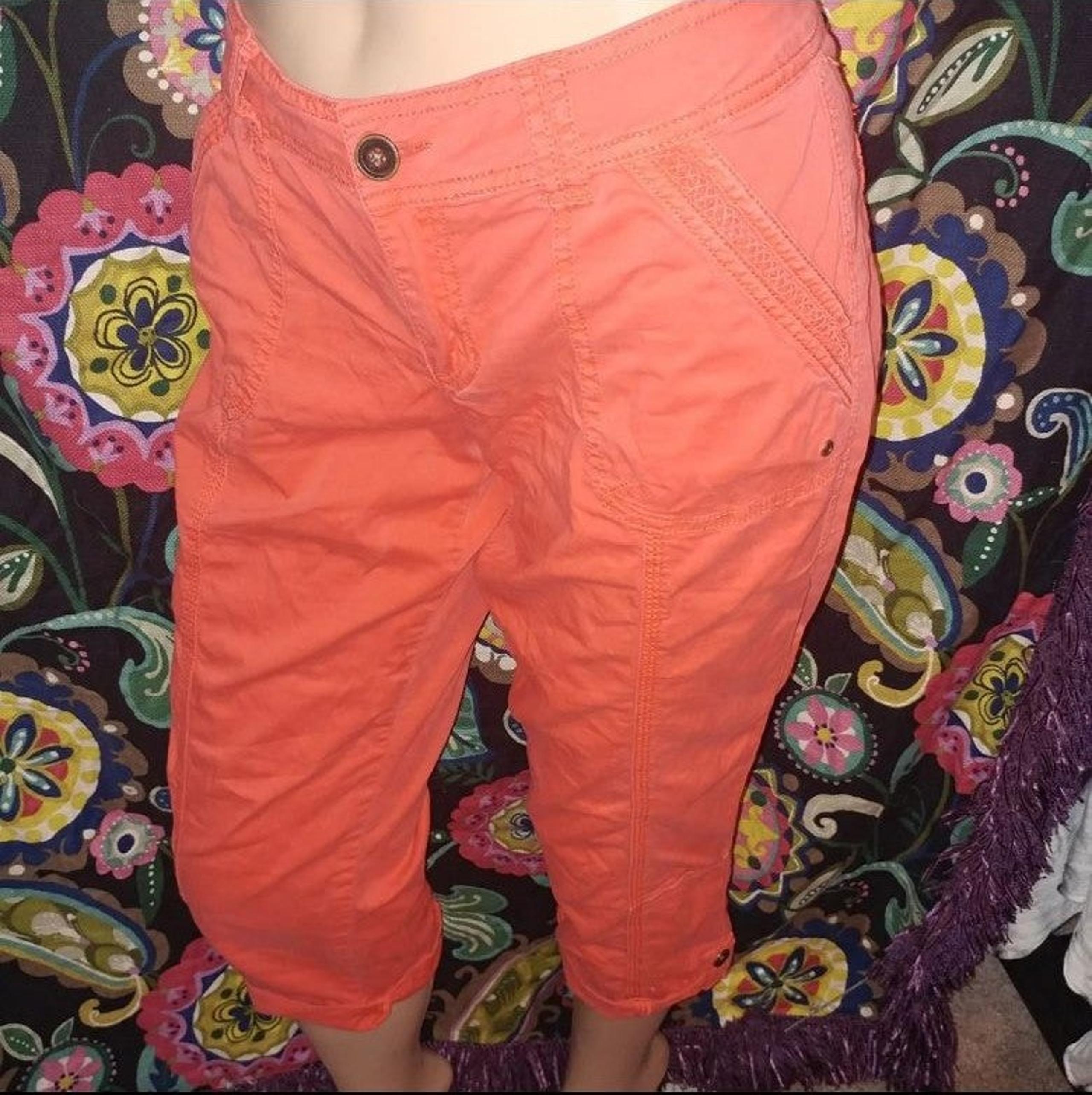 Maurices womens 7/8 cargo red Capri pants summer cropped cotton