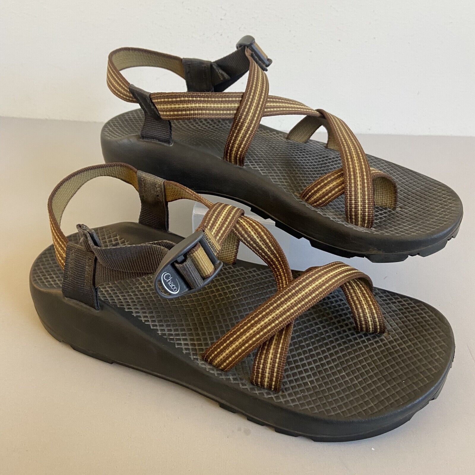 Mens CHACO Size 11 Z/2 Classic Sandals Brown Stripe Hiking Toe Loop Vibram Sport