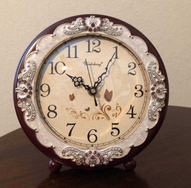 Vintage Table Clock, Retro Non-Ticking European Style Beside Desk Clock Battery