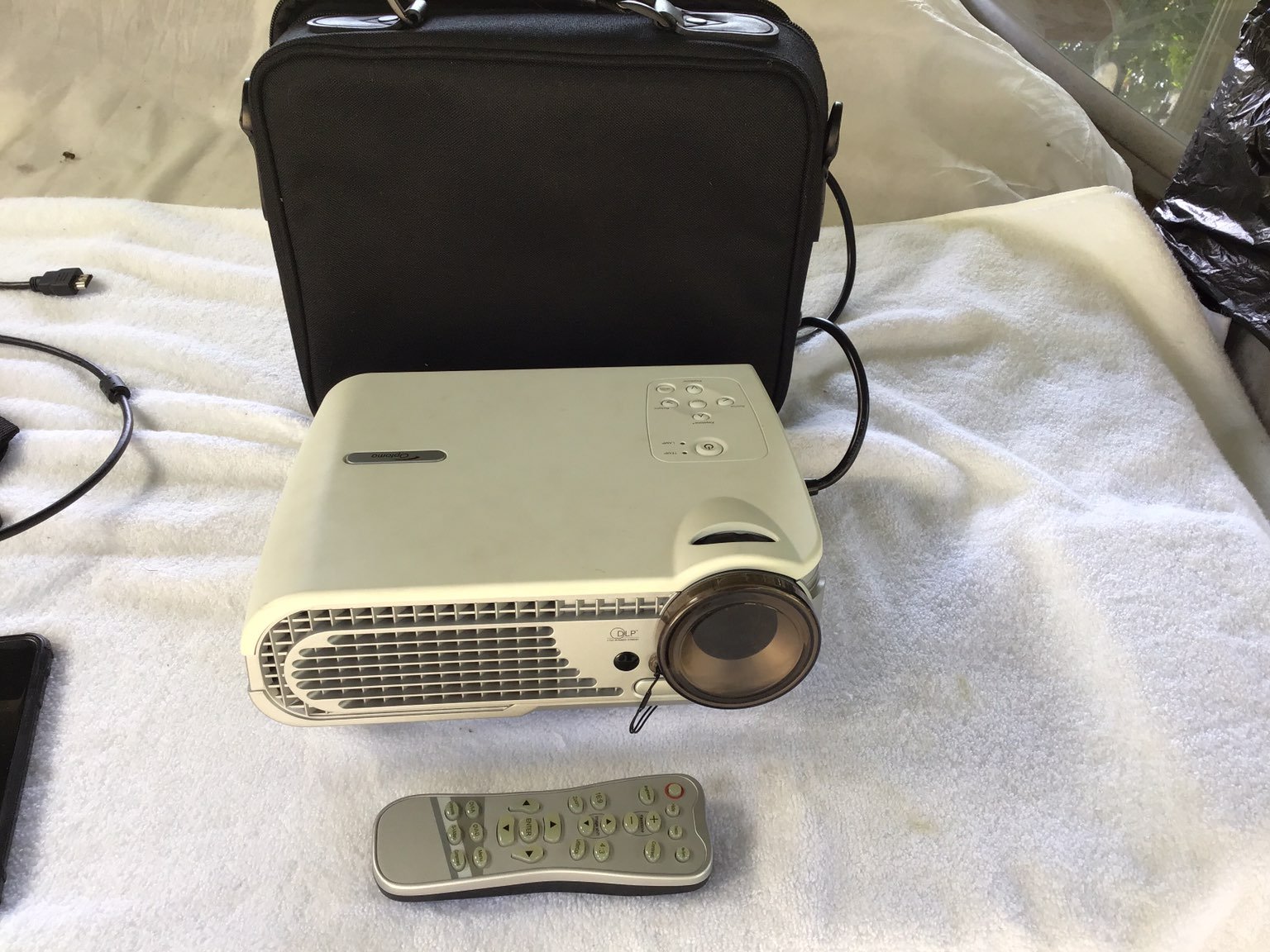 Optima projector H 31 with remote and caring bag
