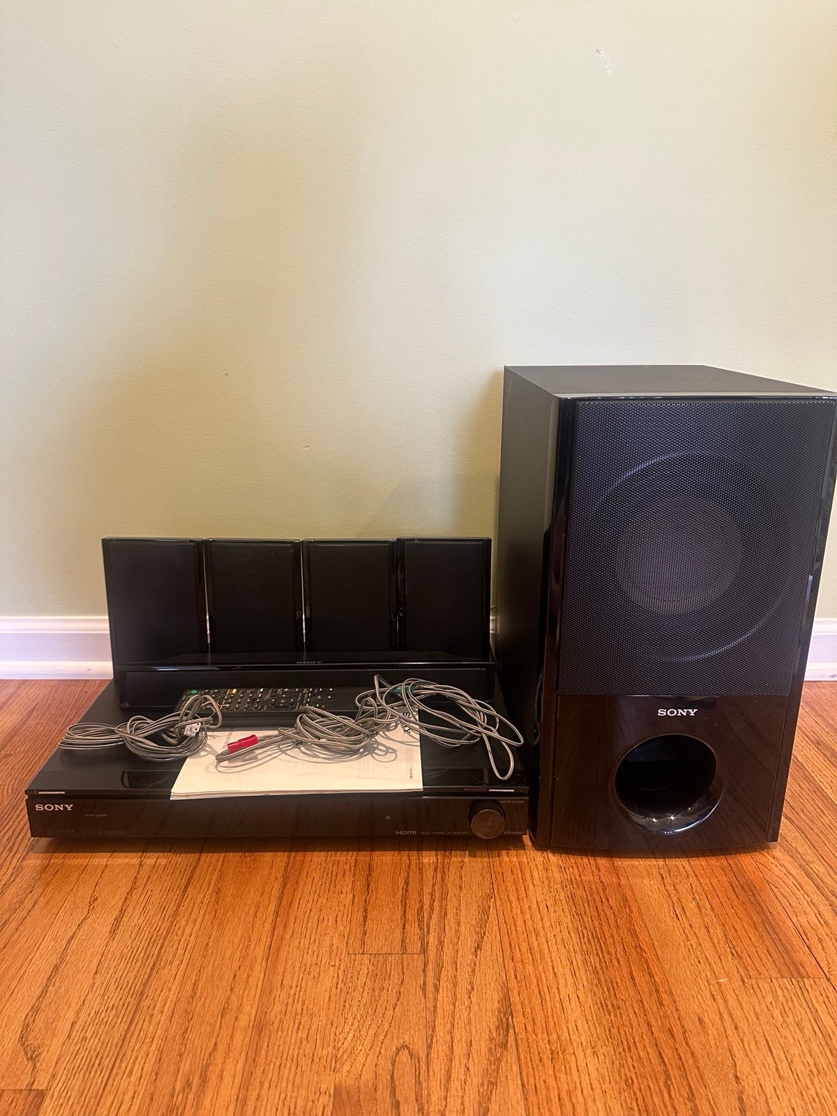 Sony 5.1 Channel HOME THEATER SYSTEM HT-SS360, 5 Speakers & Subwoofer