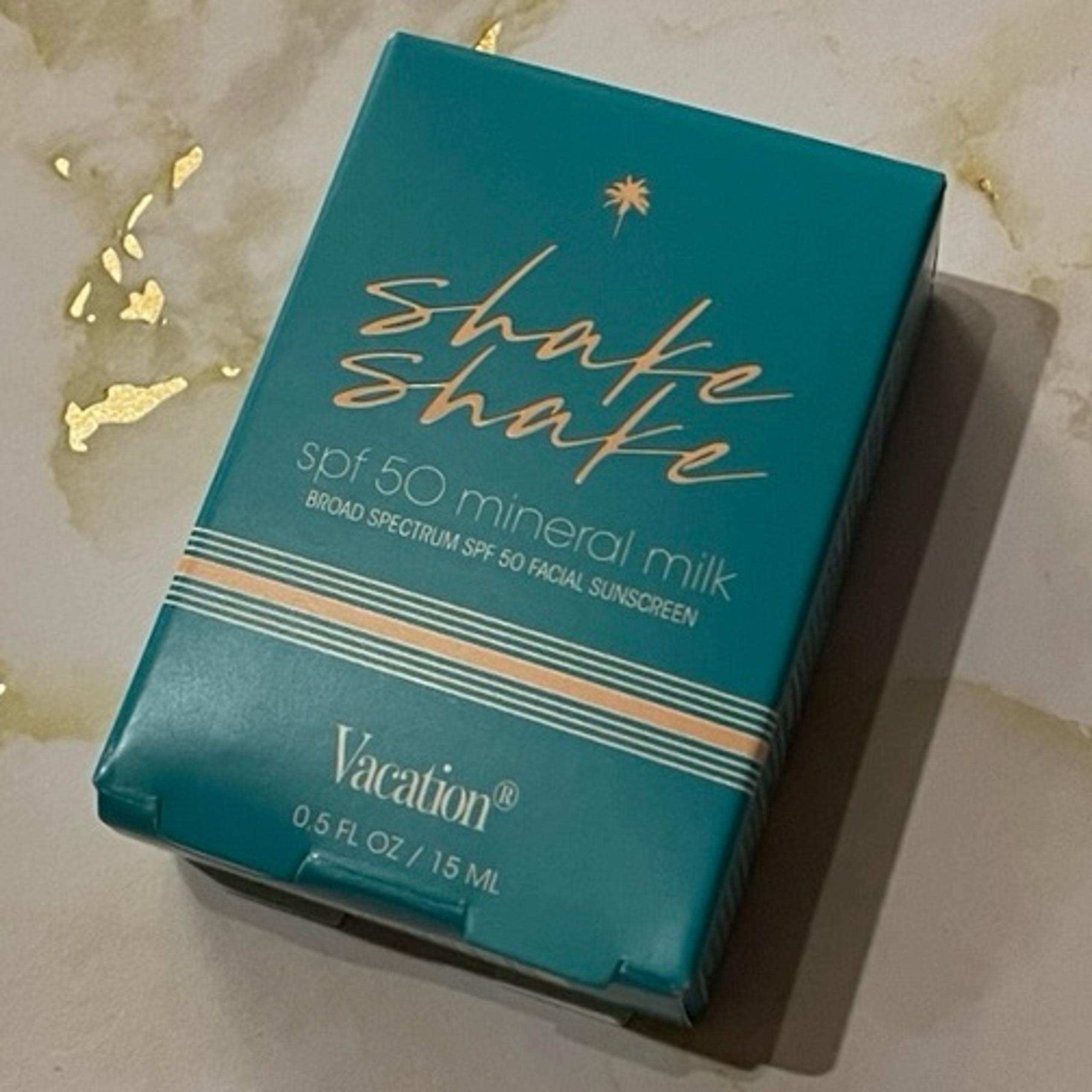 Vacation Shake Shake SPF 50 Mineral Milk
