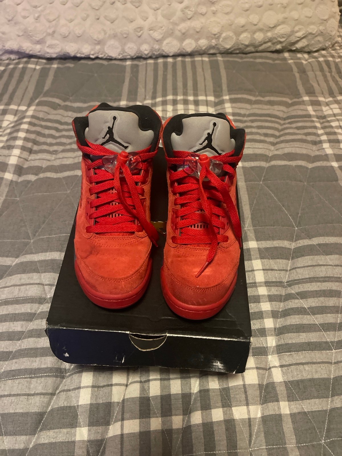 Jordan 5 retro size 5.5Y university Red/blk