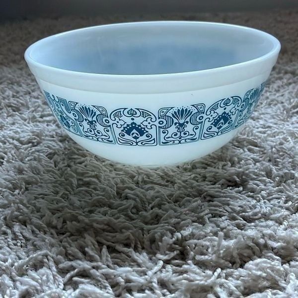 Vintage Rare Pyrex 2.5 Quart Turquoise Blue Mixing Bowl White and Blue
