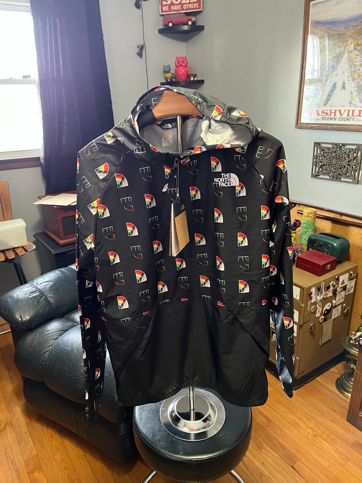 Northface Youth windbreaker XL rainbow NWT