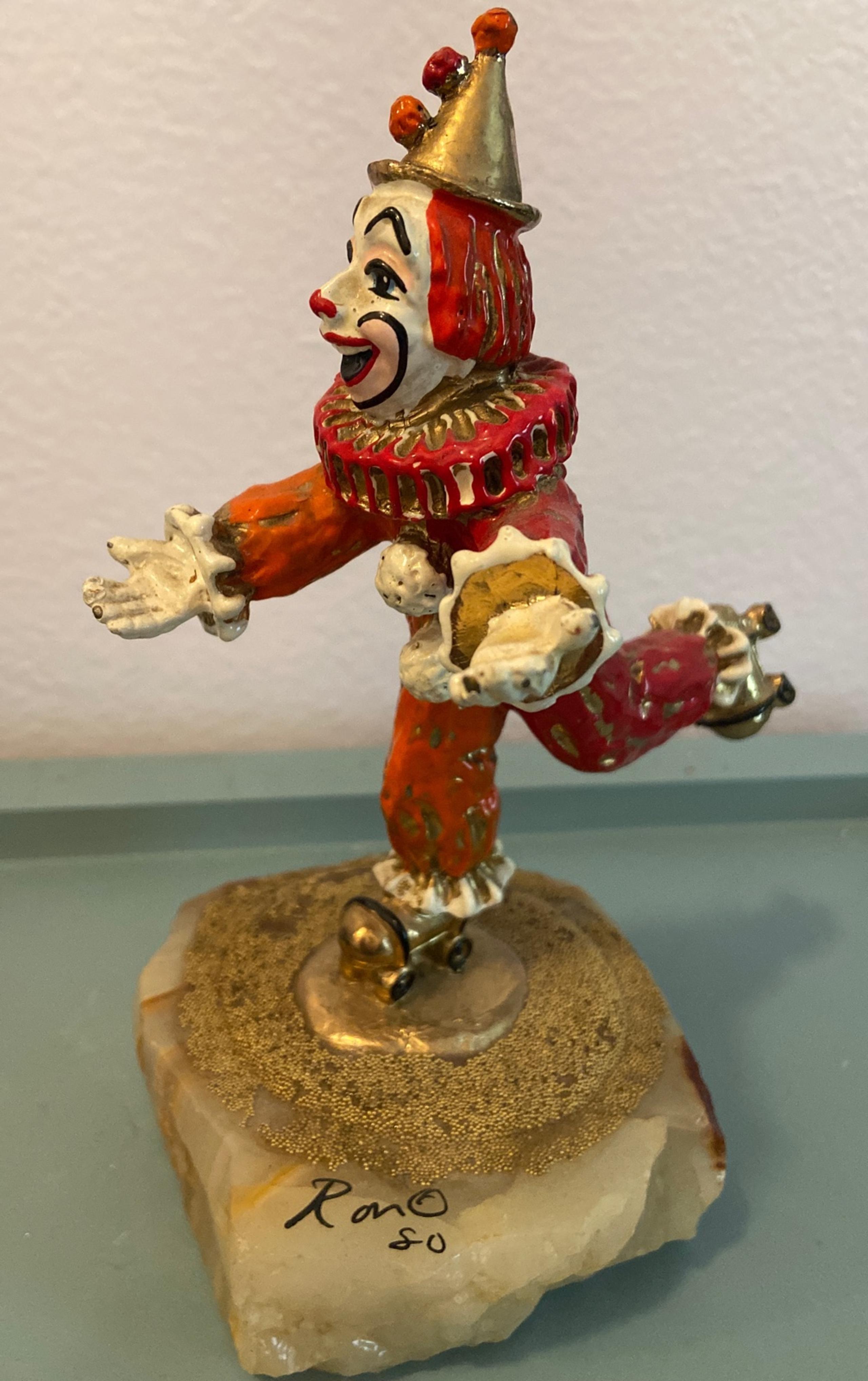 Ron Lee Clown Figurine roller skating.  Signed base 1980.