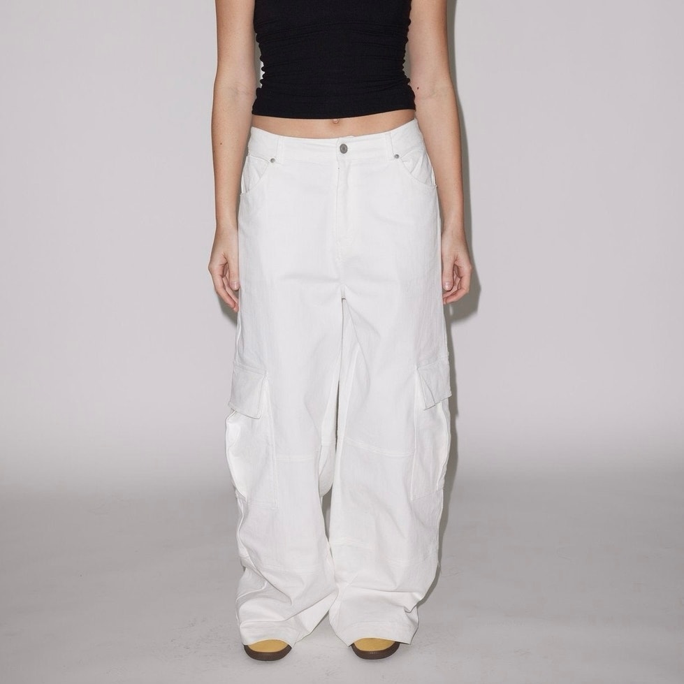 LE Local European Women’s White RELAXED DENIM CARGO PANTS Size Medium US Size 6
