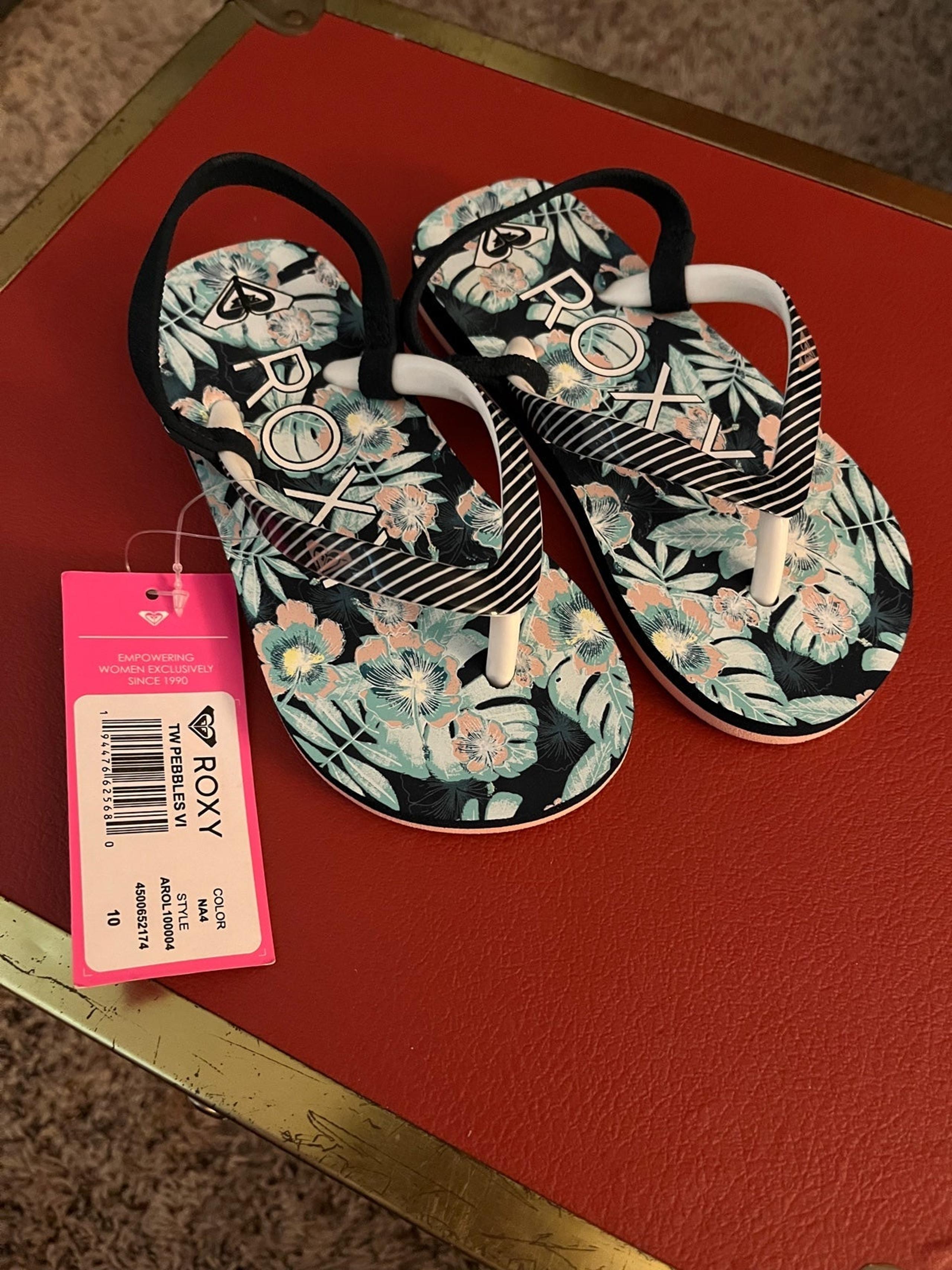 girls size 10 Flip Flops - Roxy