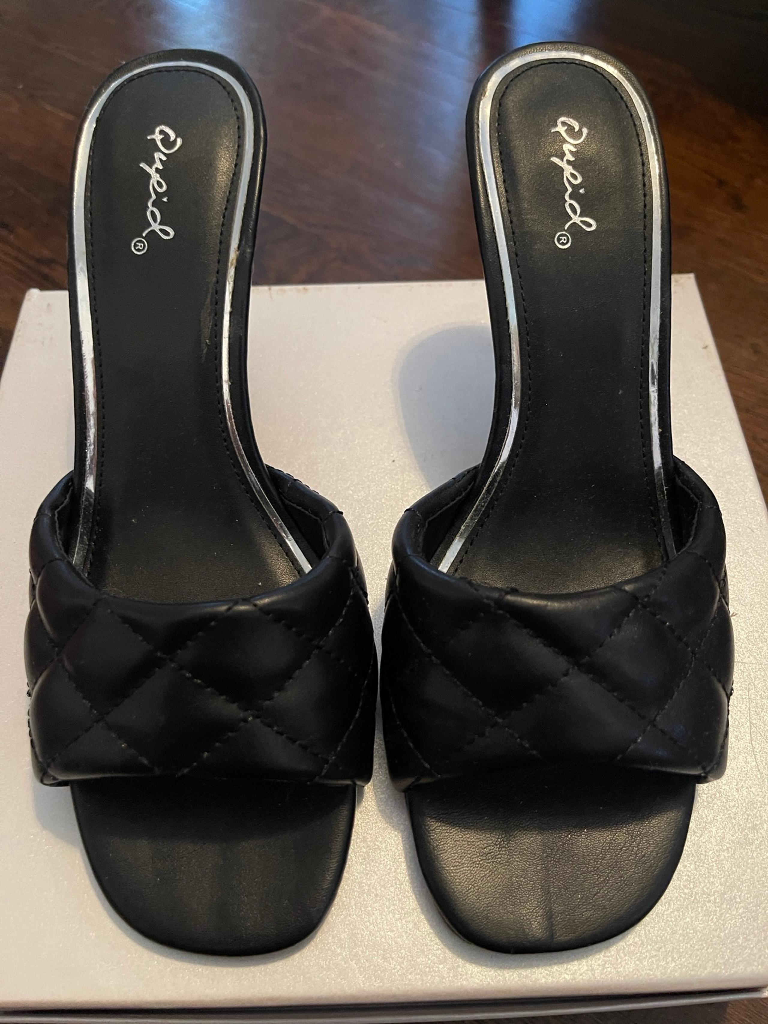 QUPID Women Peep Toe Quilte Black Leather. Sz 8