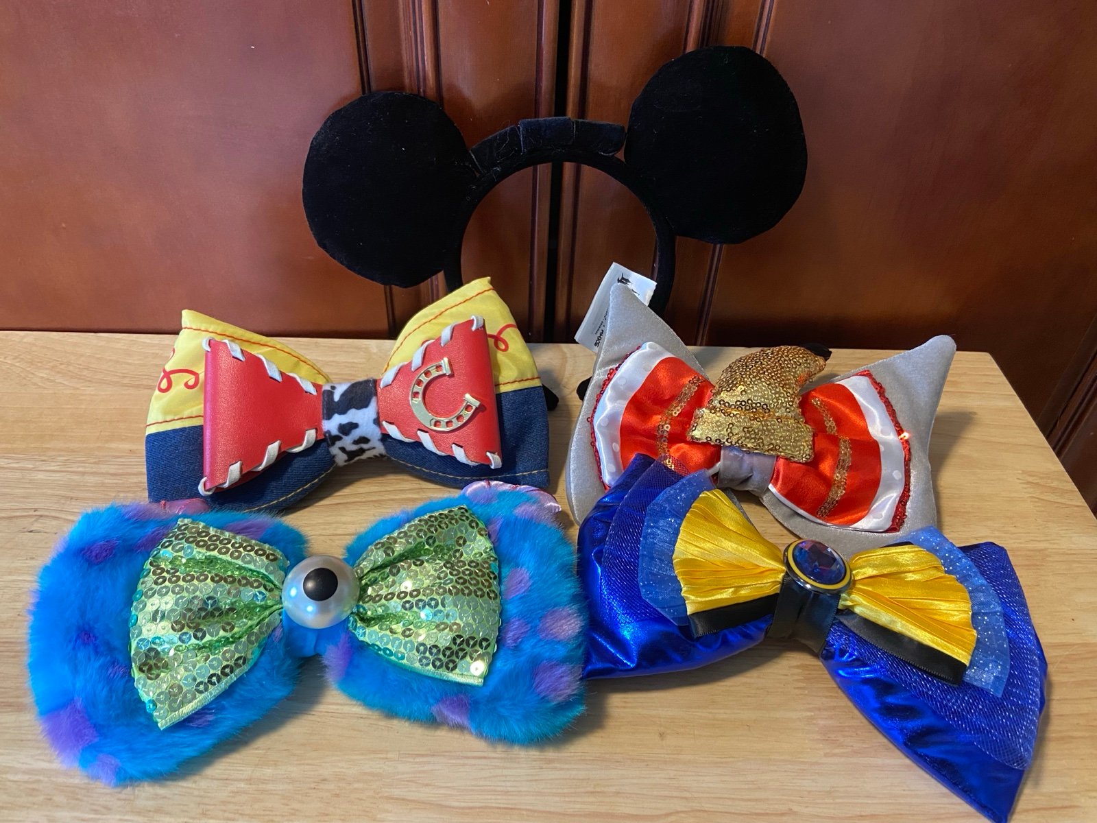 Disney Parks Mouse Ears with 4 attaching bows