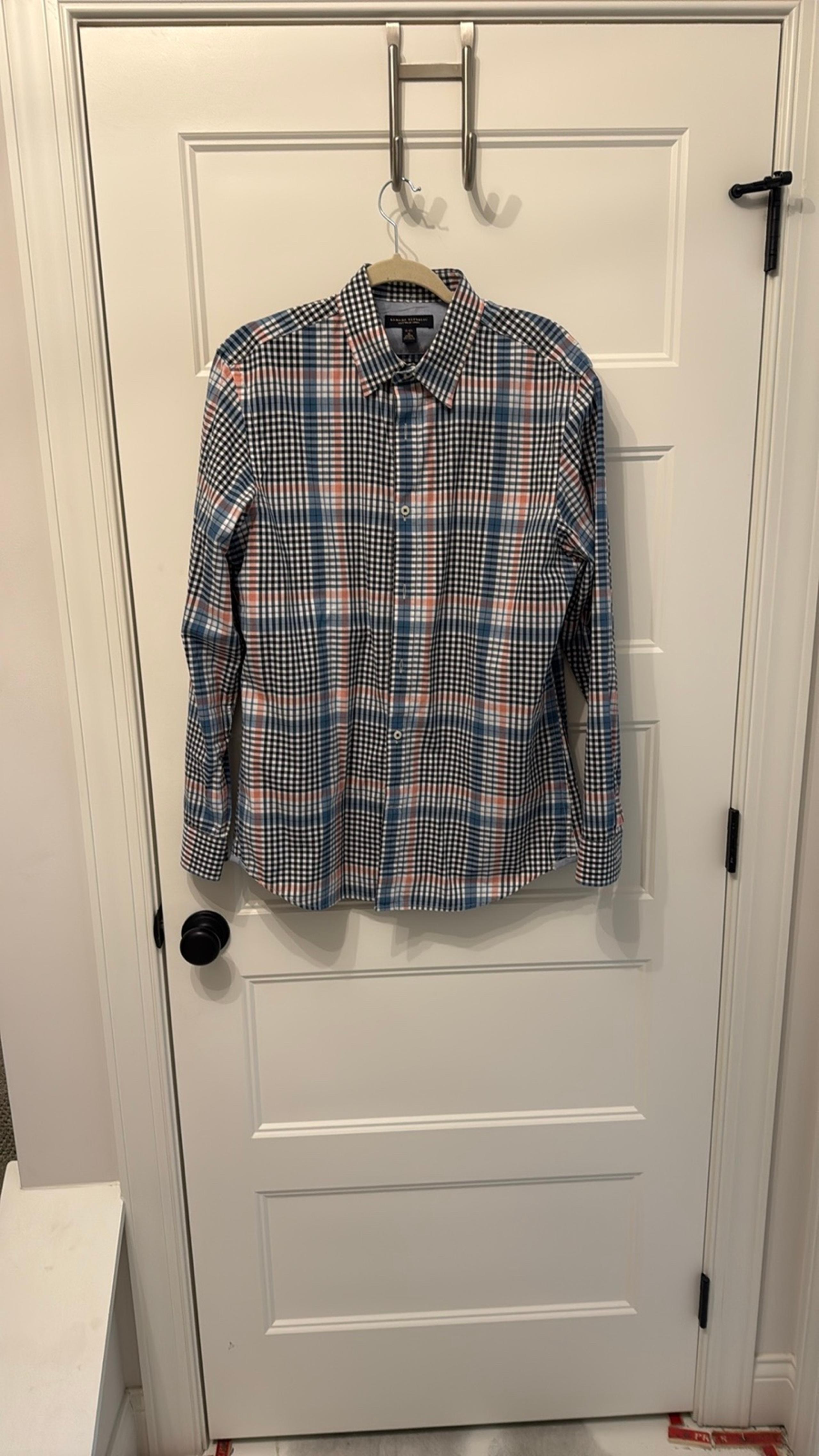 Like new Sz M mens Banana Republic Casual Button down