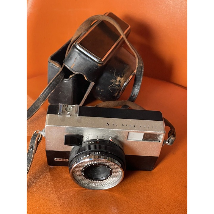 RICOH AUTO 35 V Point & Shoot Film Camera RICOH KOMINAR f2.8 40mm (untested)